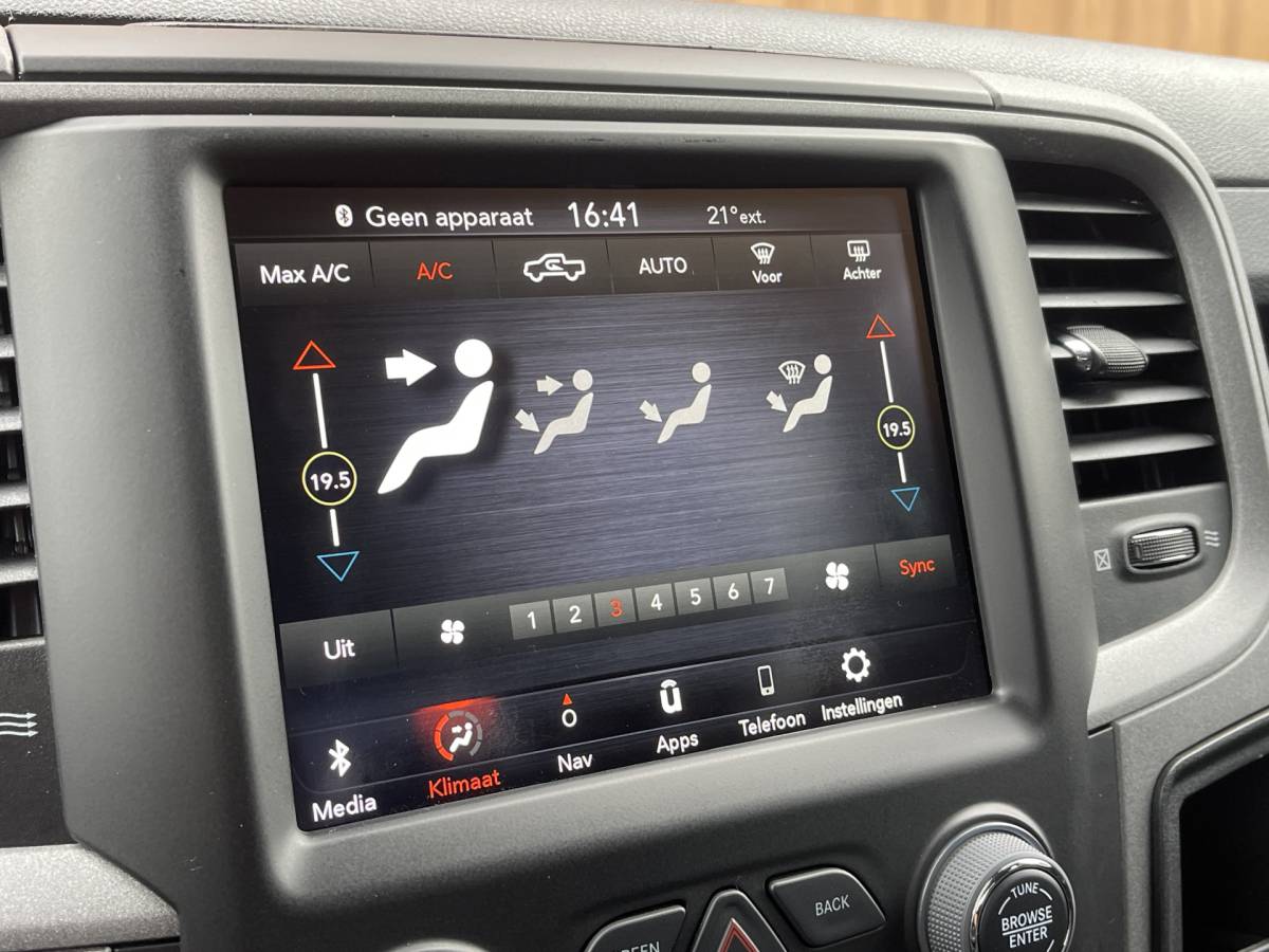 Dodge Ram 1500 Dodge RAM 1500 CLASSIC 5.7 V8 CLASSIC NIGHT 4×4 | LPG | | 3500KG Trekken | Apple Carplay | Cruise Control | Achteruitrij Camera | 20” Lichtmetaal |