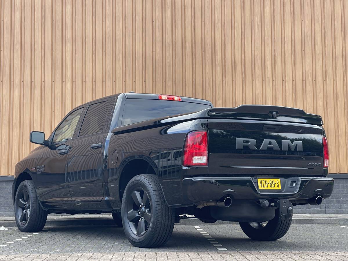 Dodge Ram 1500 Dodge RAM 1500 CLASSIC 5.7 V8 CLASSIC NIGHT 4×4 | LPG | | 3500KG Trekken | Apple Carplay | Cruise Control | Achteruitrij Camera | 20” Lichtmetaal |