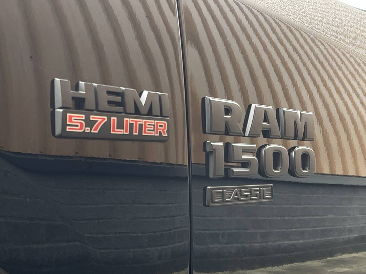 Dodge Ram 1500 Dodge RAM 1500 CLASSIC 5.7 V8 CLASSIC NIGHT 4×4 | LPG | | 3500KG Trekken | Apple Carplay | Cruise Control | Achteruitrij Camera | 20” Lichtmetaal |