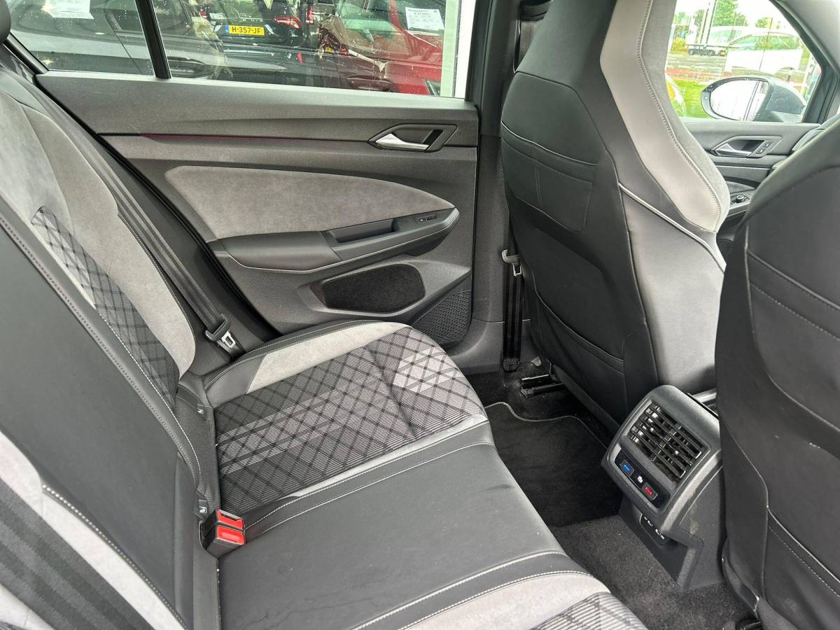 Volkswagen Golf Volkswagen Golf 1.5 eTSI R-Line Business