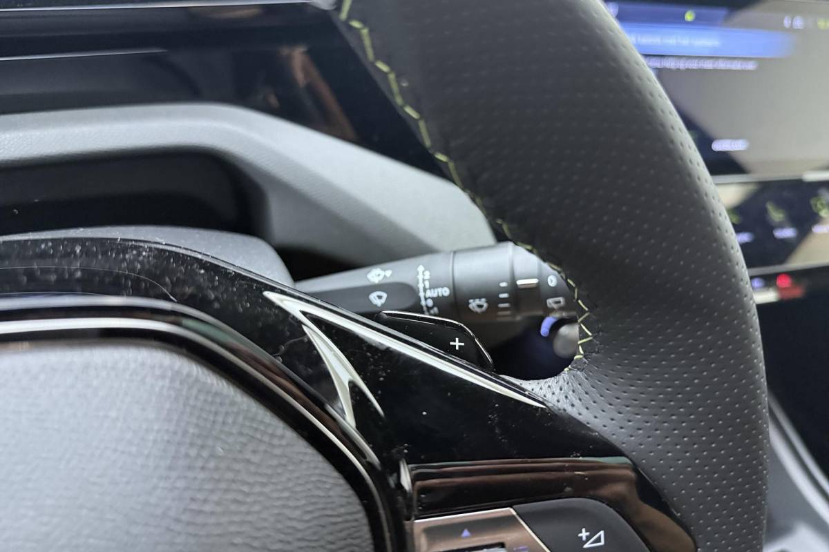 Peugeot 308 Peugeot 308 1.6 Plug-in Hybrid 195 GT Demo | FOCAL | Stoel massage + verwarming | Panoramadak | AGR stoel