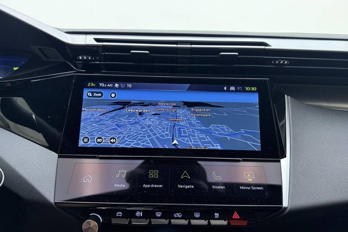 Peugeot 308 Peugeot 308 1.6 Plug-in Hybrid 195 GT Demo | FOCAL | Stoel massage + verwarming | Panoramadak | AGR stoel