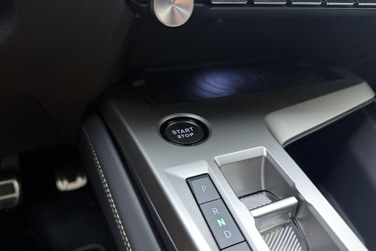 Peugeot 308 Peugeot 308 1.6 Plug-in Hybrid 195 GT Demo | FOCAL | Stoel massage + verwarming | Panoramadak | AGR stoel