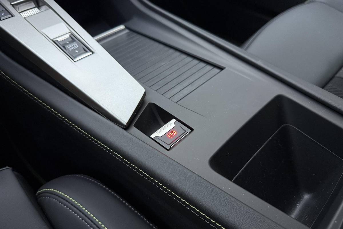 Peugeot 308 Peugeot 308 1.6 Plug-in Hybrid 195 GT Demo | FOCAL | Stoel massage + verwarming | Panoramadak | AGR stoel
