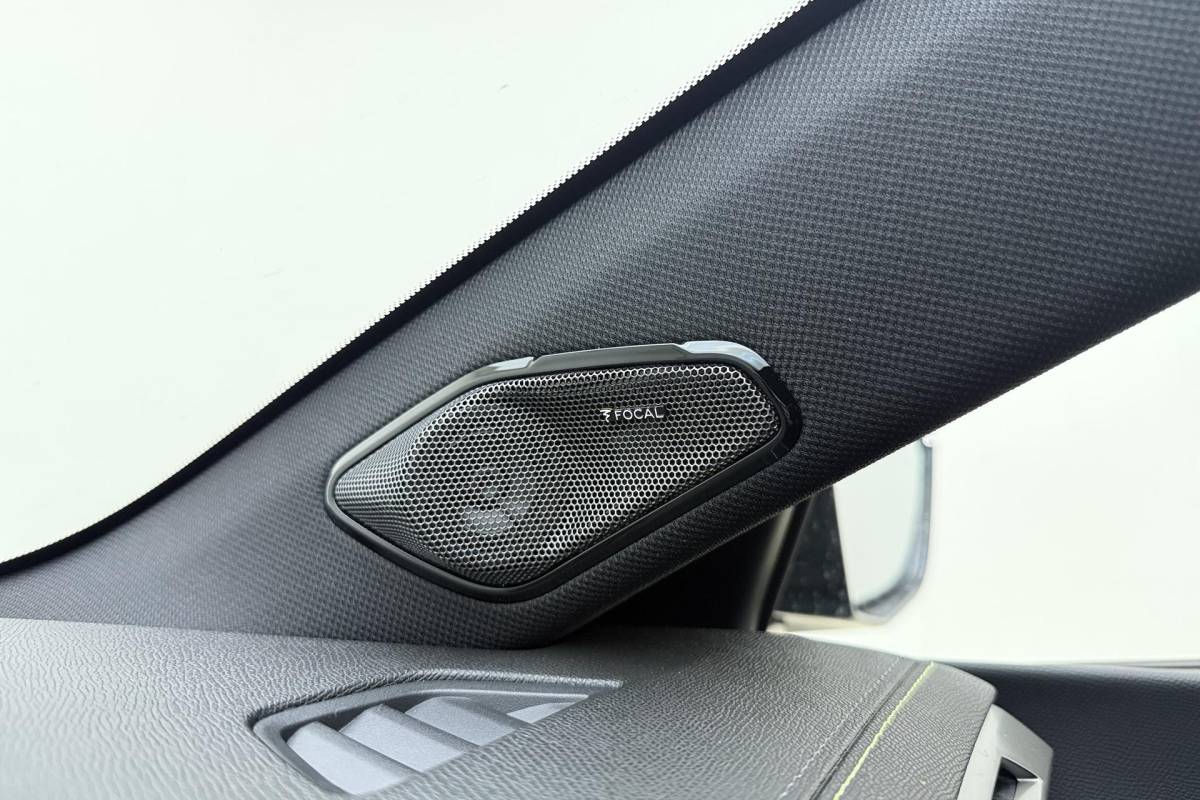Peugeot 308 Peugeot 308 1.6 Plug-in Hybrid 195 GT Demo | FOCAL | Stoel massage + verwarming | Panoramadak | AGR stoel