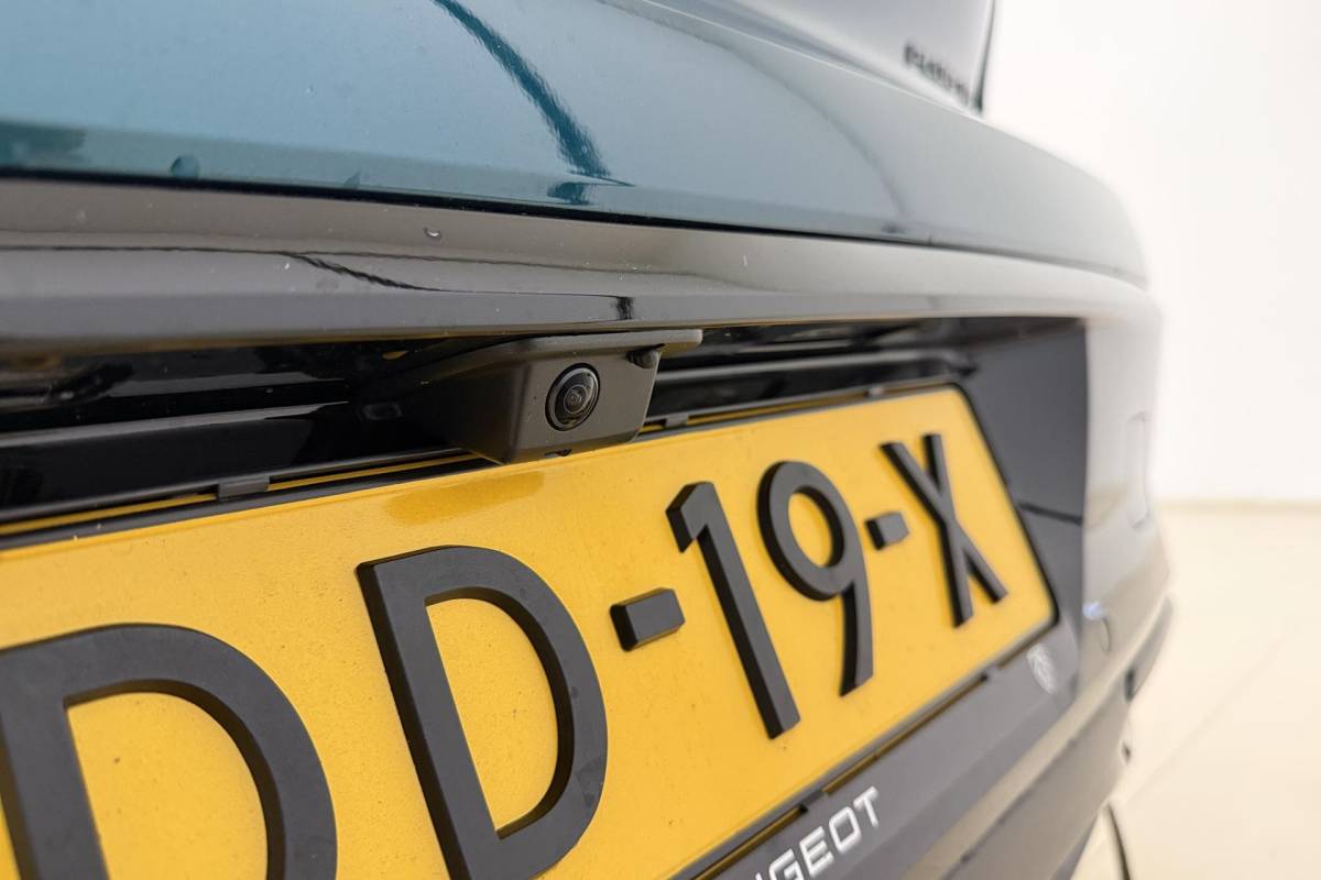 Peugeot 308 Peugeot 308 1.6 Plug-in Hybrid 195 GT Demo | FOCAL | Stoel massage + verwarming | Panoramadak | AGR stoel