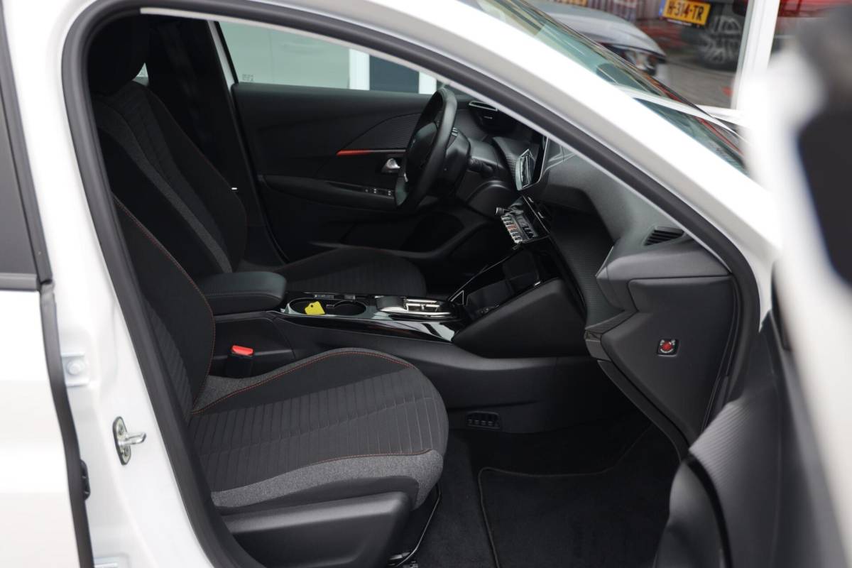 Peugeot e-208 Peugeot e-208 EV Active Pack 50 kWh|3 Fase|SOH 93%!|Carplay|Full LED|Clima|Cruise