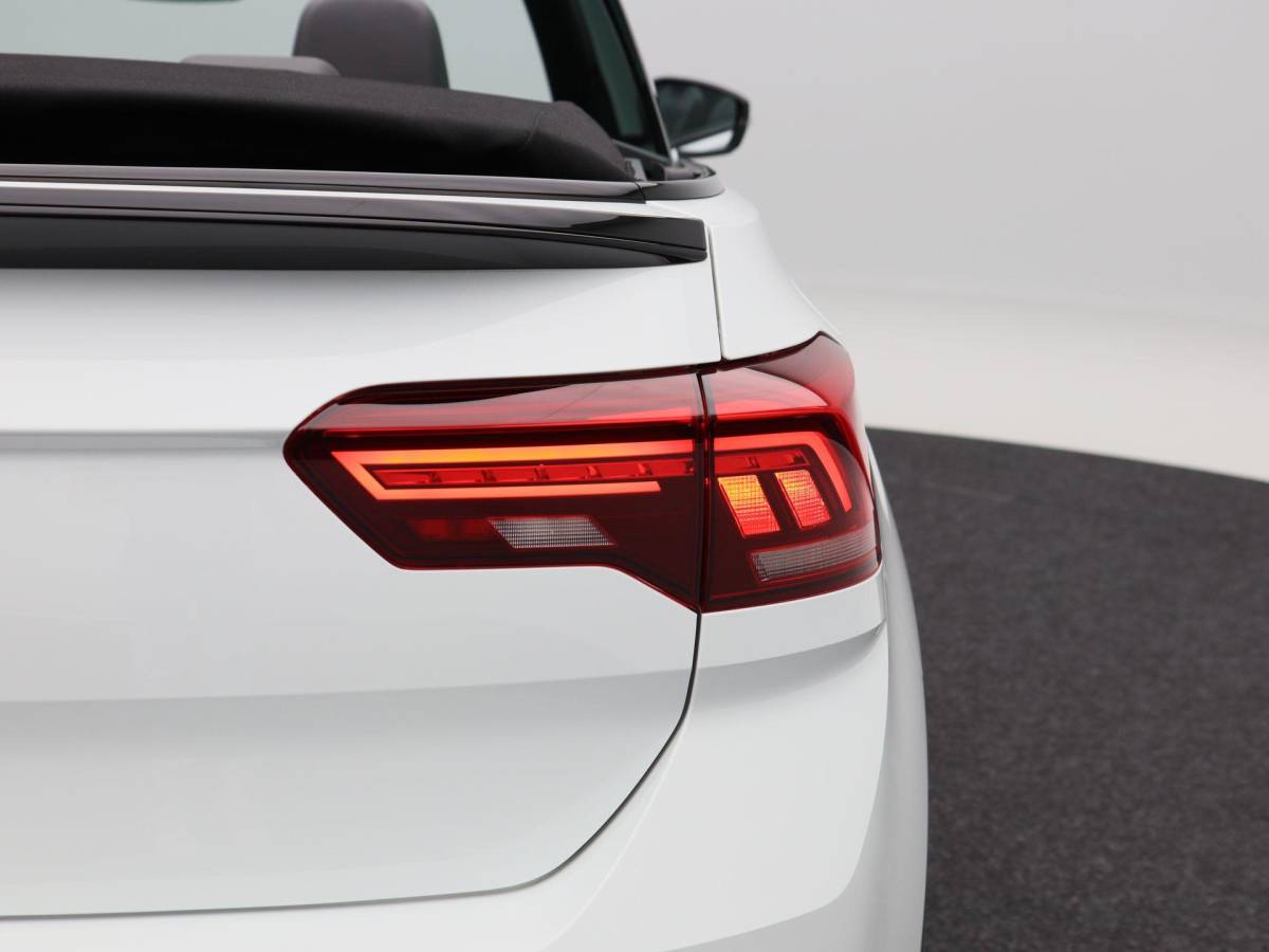 Volkswagen T-Roc Volkswagen T-Roc Cabrio 1.5 TSi 150 Pk Automaat R-Line | Adaptive Cruise Control | Full LED | Black Style | Stoelverwarming | 18 Inch