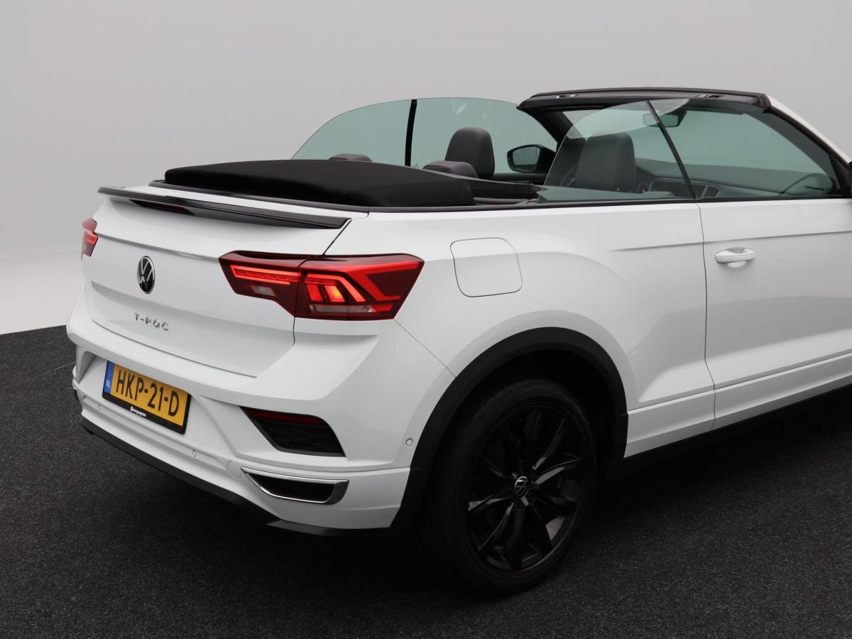 Volkswagen T-Roc Volkswagen T-Roc Cabrio 1.5 TSi 150 Pk Automaat R-Line | Adaptive Cruise Control | Full LED | Black Style | Stoelverwarming | 18 Inch