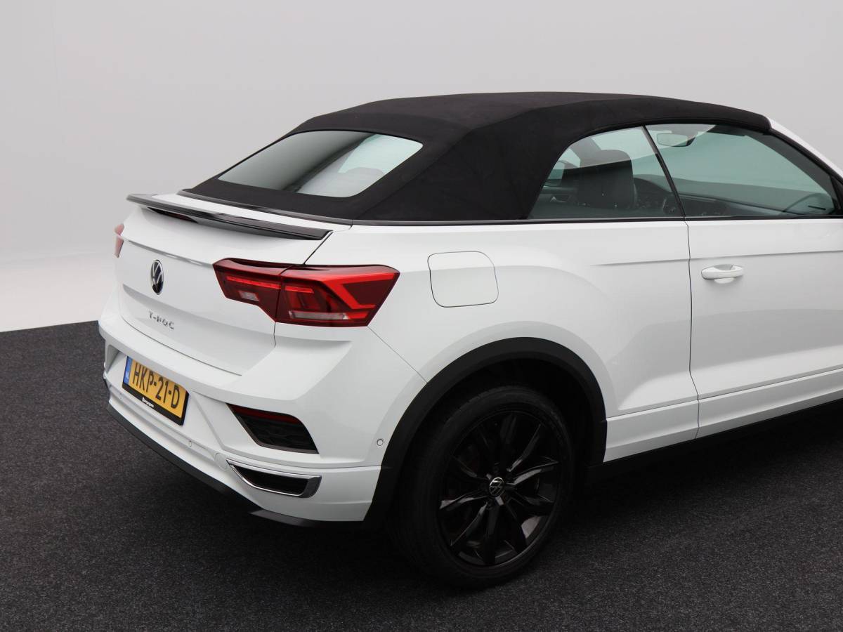 Volkswagen T-Roc Volkswagen T-Roc Cabrio 1.5 TSi 150 Pk Automaat R-Line | Adaptive Cruise Control | Full LED | Black Style | Stoelverwarming | 18 Inch