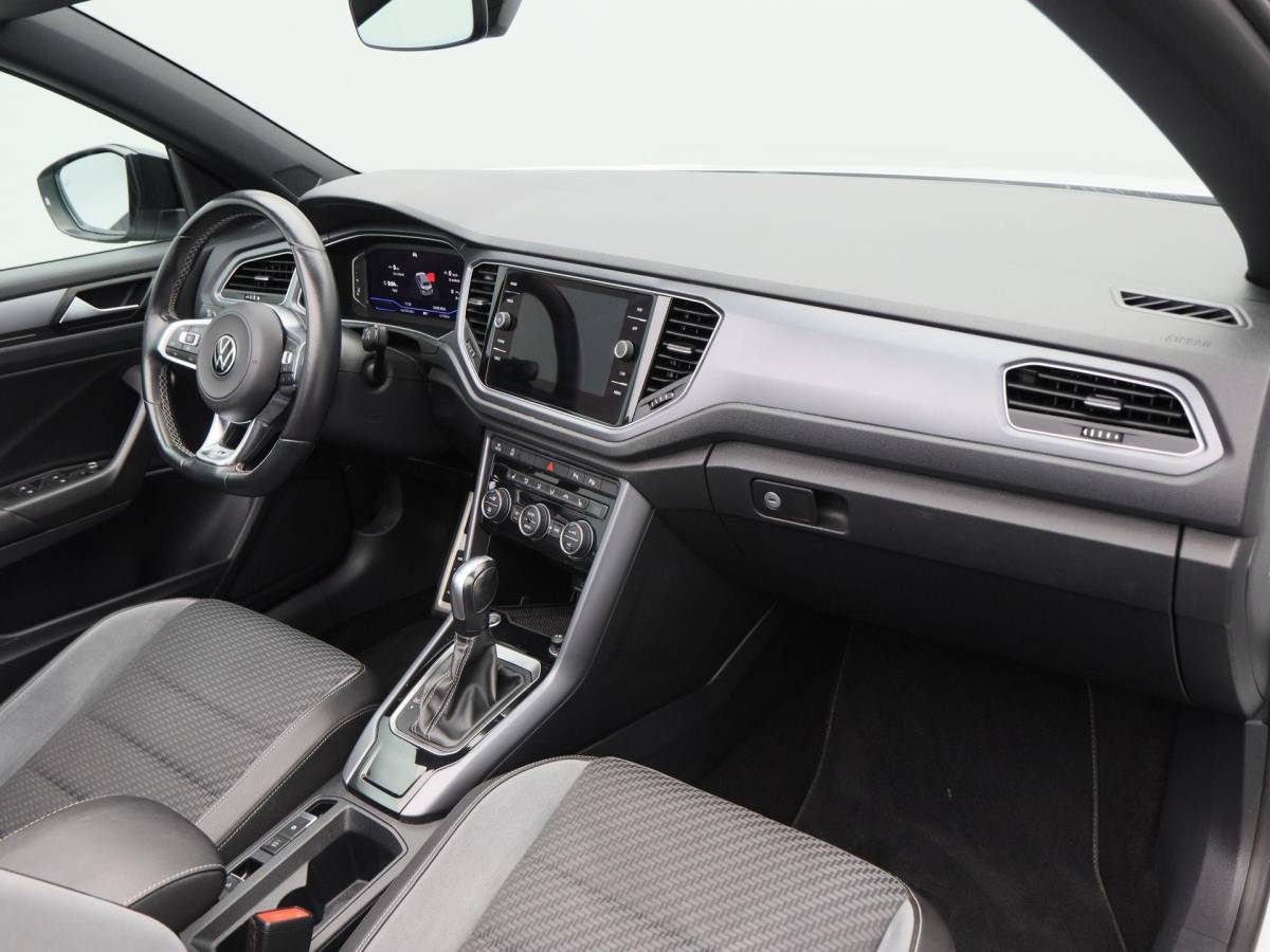 Volkswagen T-Roc Volkswagen T-Roc Cabrio 1.5 TSi 150 Pk Automaat R-Line | Adaptive Cruise Control | Full LED | Black Style | Stoelverwarming | 18 Inch