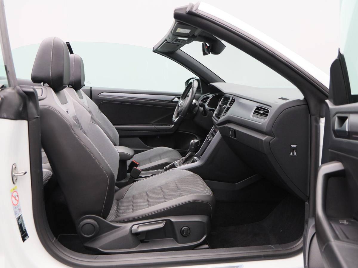 Volkswagen T-Roc Volkswagen T-Roc Cabrio 1.5 TSi 150 Pk Automaat R-Line | Adaptive Cruise Control | Full LED | Black Style | Stoelverwarming | 18 Inch