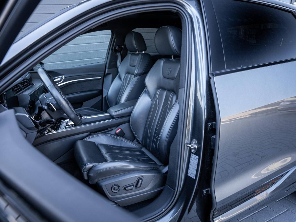Audi e-tron Audi e-tron Sportback 55 quattro S edition 95 kWh Pano | Valcona | 21” | Luchtvering | Trekhaak | BTW