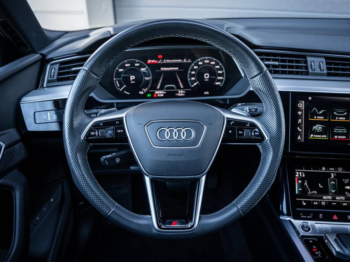 Audi e-tron Audi e-tron Sportback 55 quattro S edition 95 kWh Pano | Valcona | 21” | Luchtvering | Trekhaak | BTW