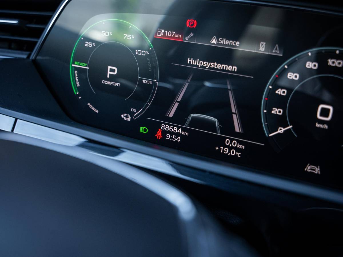Audi e-tron Audi e-tron Sportback 55 quattro S edition 95 kWh Pano | Valcona | 21” | Luchtvering | Trekhaak | BTW