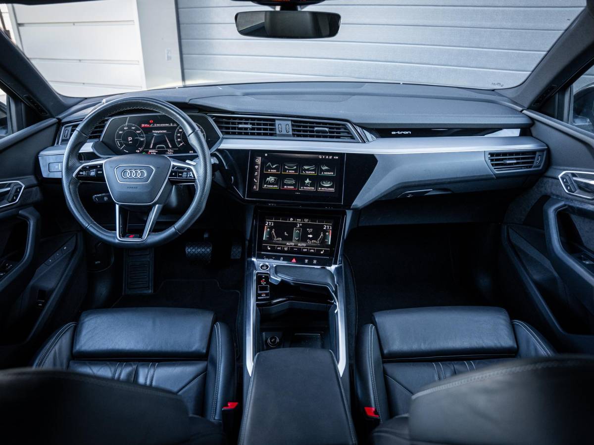 Audi e-tron Audi e-tron Sportback 55 quattro S edition 95 kWh Pano | Valcona | 21” | Luchtvering | Trekhaak | BTW