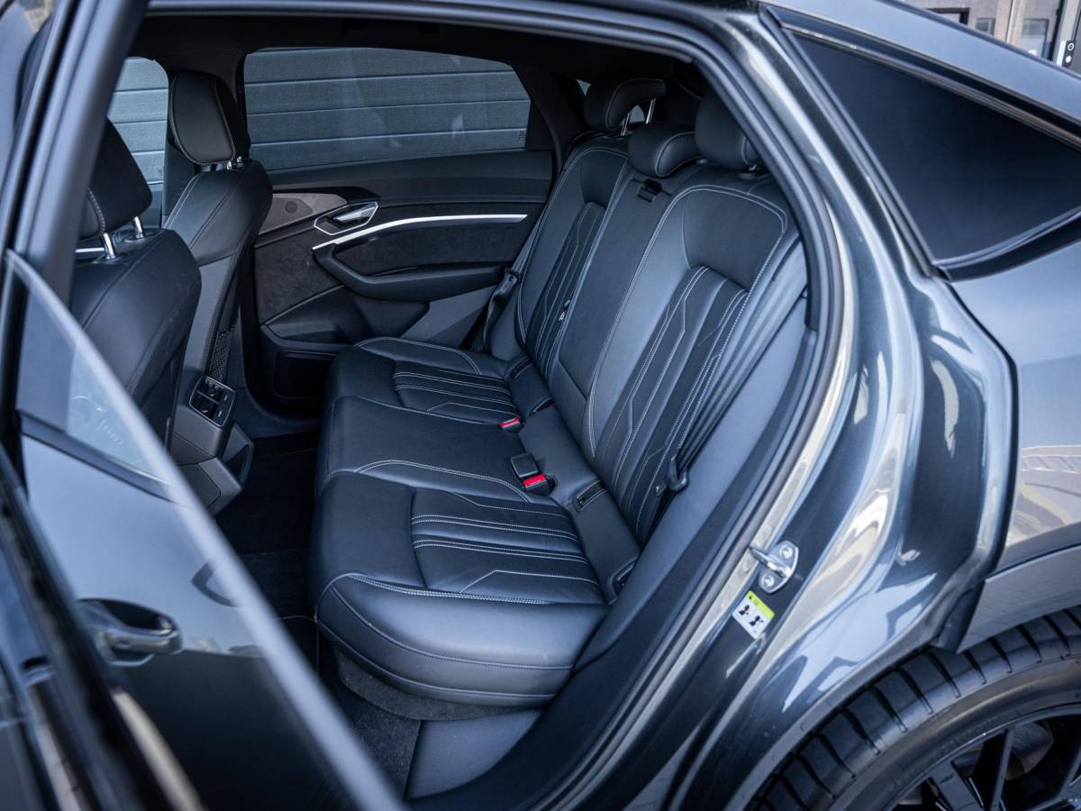 Audi e-tron Audi e-tron Sportback 55 quattro S edition 95 kWh Pano | Valcona | 21” | Luchtvering | Trekhaak | BTW
