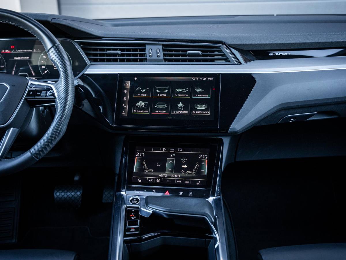 Audi e-tron Audi e-tron Sportback 55 quattro S edition 95 kWh Pano | Valcona | 21” | Luchtvering | Trekhaak | BTW