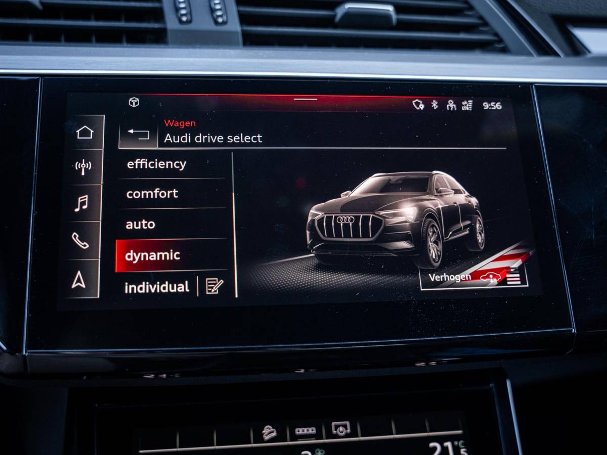 Audi e-tron Audi e-tron Sportback 55 quattro S edition 95 kWh Pano | Valcona | 21” | Luchtvering | Trekhaak | BTW