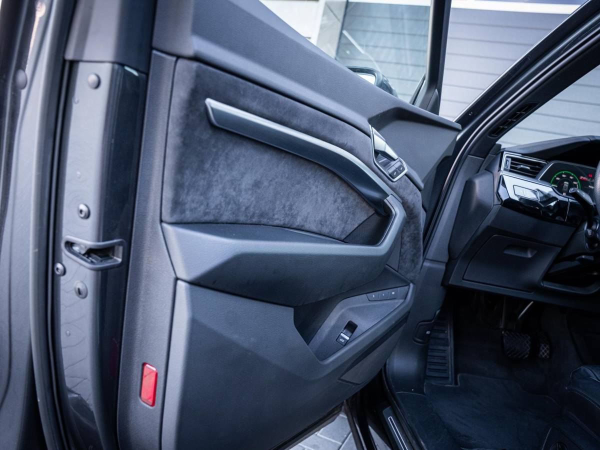 Audi e-tron Audi e-tron Sportback 55 quattro S edition 95 kWh Pano | Valcona | 21” | Luchtvering | Trekhaak | BTW