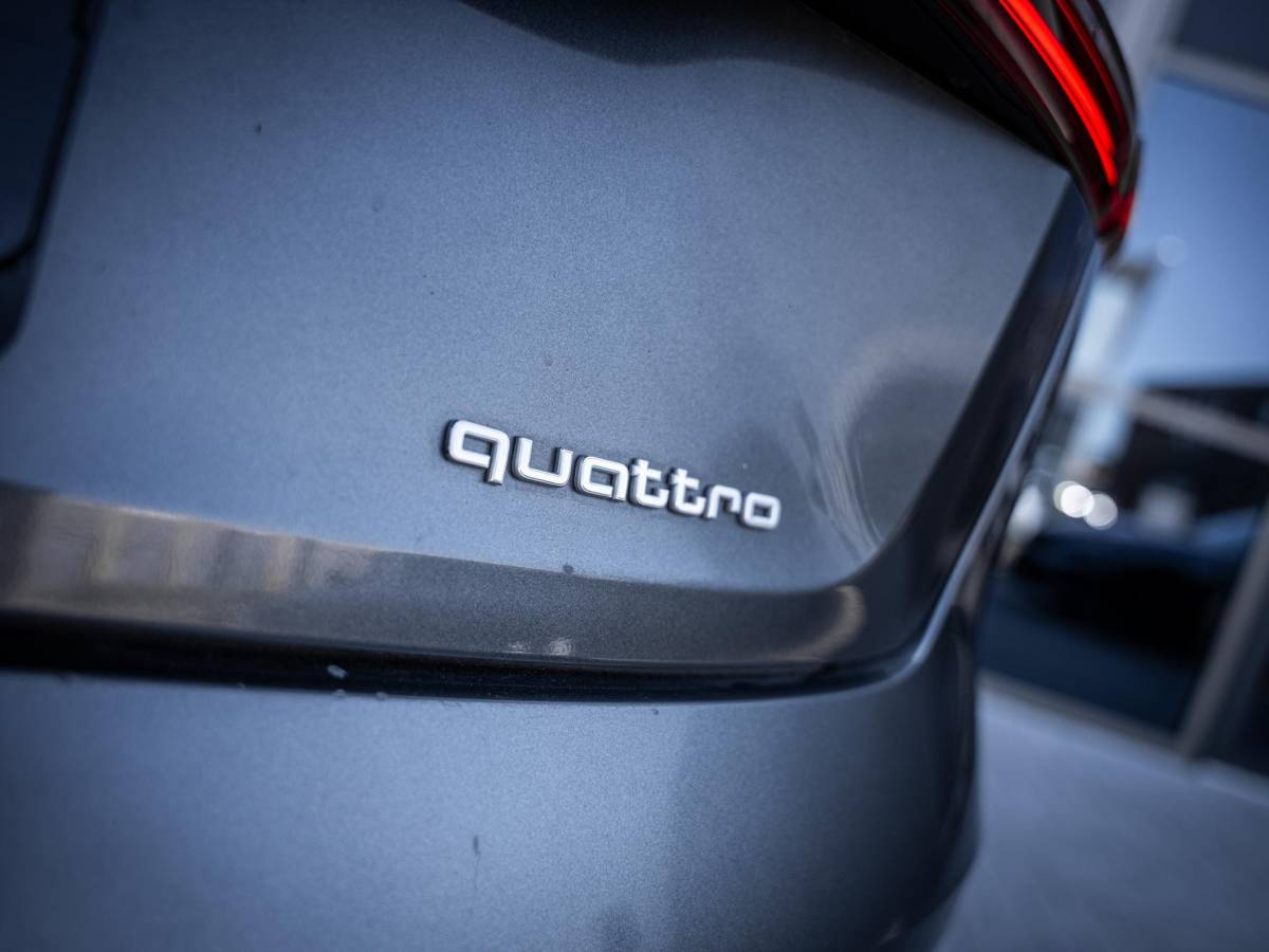 Audi e-tron Audi e-tron Sportback 55 quattro S edition 95 kWh Pano | Valcona | 21” | Luchtvering | Trekhaak | BTW