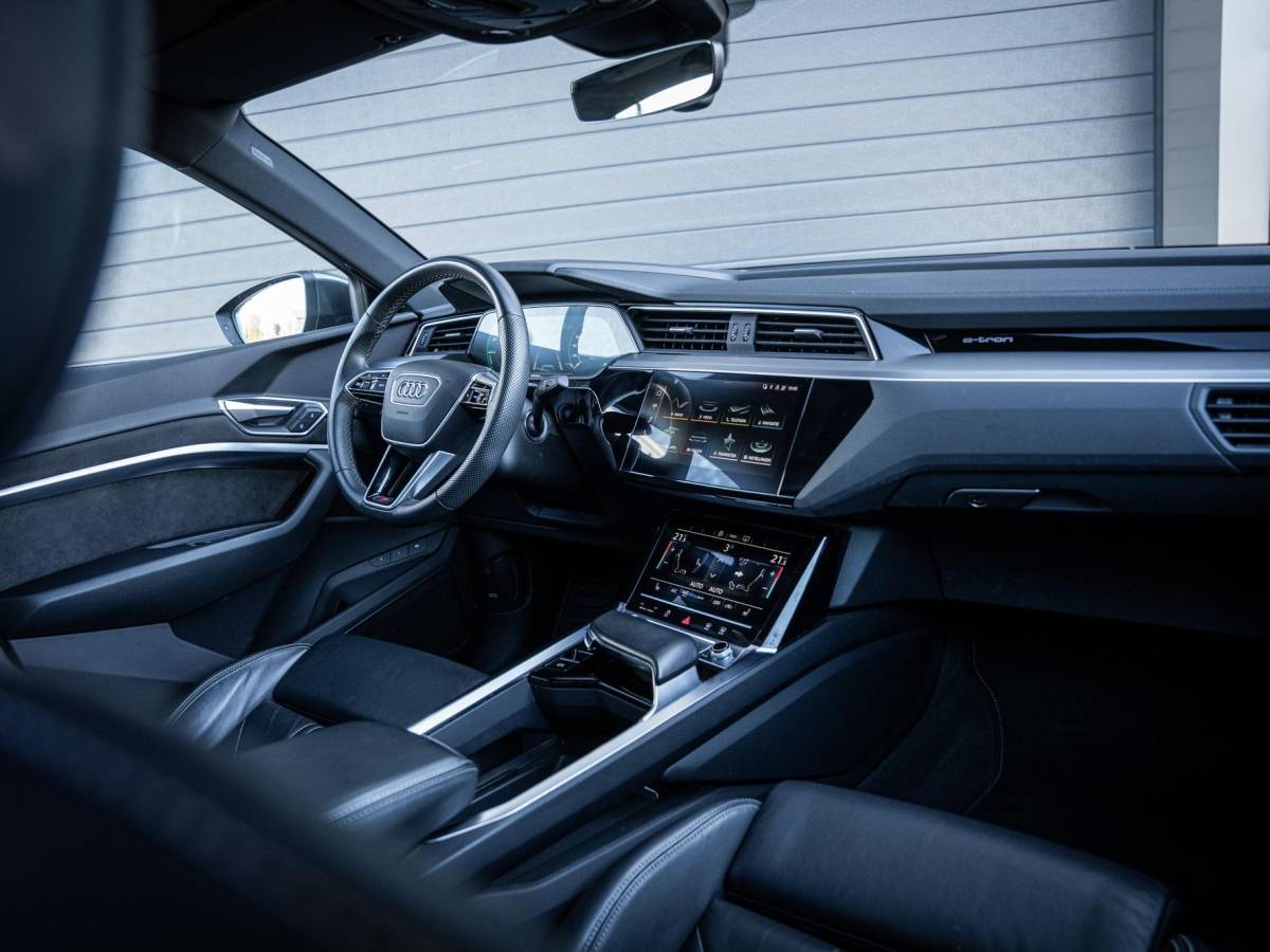 Audi e-tron Audi e-tron Sportback 55 quattro S edition 95 kWh Pano | Valcona | 21” | Luchtvering | Trekhaak | BTW