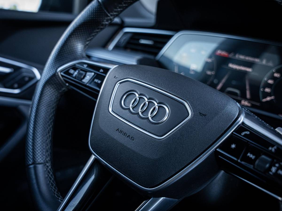 Audi e-tron Audi e-tron Sportback 55 quattro S edition 95 kWh Pano | Valcona | 21” | Luchtvering | Trekhaak | BTW