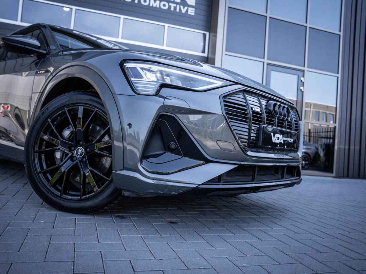 Audi e-tron Audi e-tron Sportback 55 quattro S edition 95 kWh Pano | Valcona | 21” | Luchtvering | Trekhaak | BTW