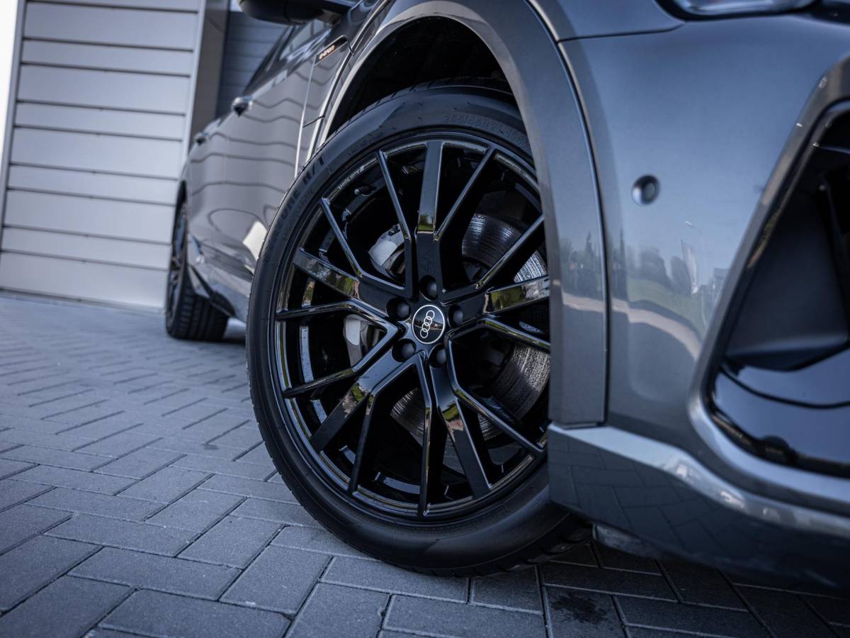 Audi e-tron Audi e-tron Sportback 55 quattro S edition 95 kWh Pano | Valcona | 21” | Luchtvering | Trekhaak | BTW