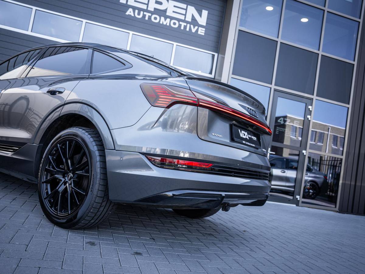 Audi e-tron Audi e-tron Sportback 55 quattro S edition 95 kWh Pano | Valcona | 21” | Luchtvering | Trekhaak | BTW