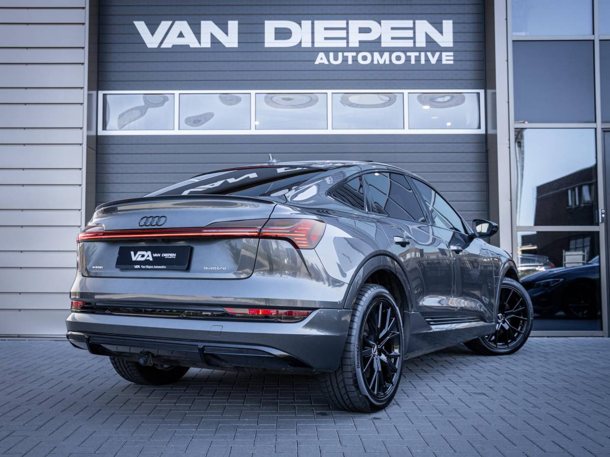 Audi e-tron Audi e-tron Sportback 55 quattro S edition 95 kWh Pano | Valcona | 21” | Luchtvering | Trekhaak | BTW