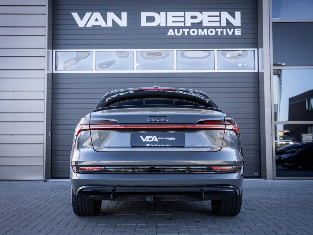 Audi e-tron Audi e-tron Sportback 55 quattro S edition 95 kWh Pano | Valcona | 21” | Luchtvering | Trekhaak | BTW