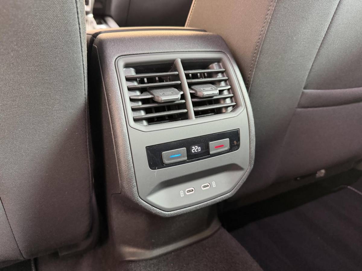 SEAT Leon Seat Leon Sportstourer 1.5 TSI Style Launch Edition Apple CarPlay/Android Auto | Adaptieve cruise control | Climate control | Getint glas |  LED koplampen | Navigatiesysteem | Rijstrooksensor | Parkeersensoren voor en achter