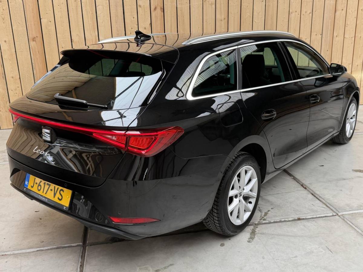 SEAT Leon Seat Leon Sportstourer 1.5 TSI Style Launch Edition Apple CarPlay/Android Auto | Adaptieve cruise control | Climate control | Getint glas |  LED koplampen | Navigatiesysteem | Rijstrooksensor | Parkeersensoren voor en achter