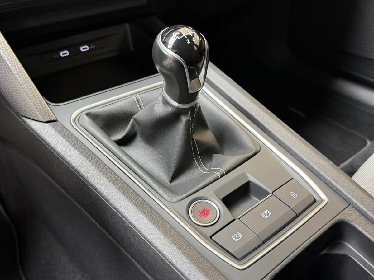 SEAT Leon Seat Leon Sportstourer 1.5 TSI Style Launch Edition Apple CarPlay/Android Auto | Adaptieve cruise control | Climate control | Getint glas |  LED koplampen | Navigatiesysteem | Rijstrooksensor | Parkeersensoren voor en achter