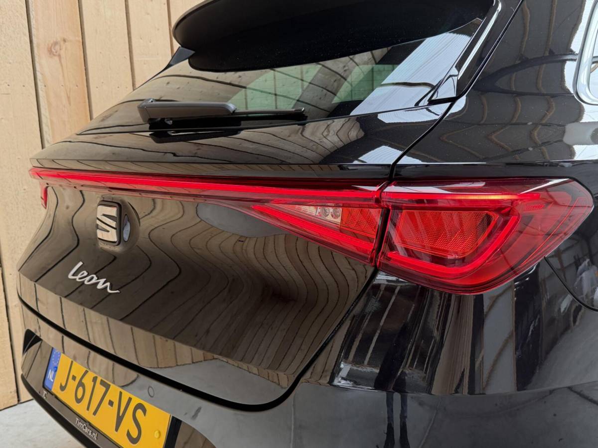 SEAT Leon Seat Leon Sportstourer 1.5 TSI Style Launch Edition Apple CarPlay/Android Auto | Adaptieve cruise control | Climate control | Getint glas |  LED koplampen | Navigatiesysteem | Rijstrooksensor | Parkeersensoren voor en achter