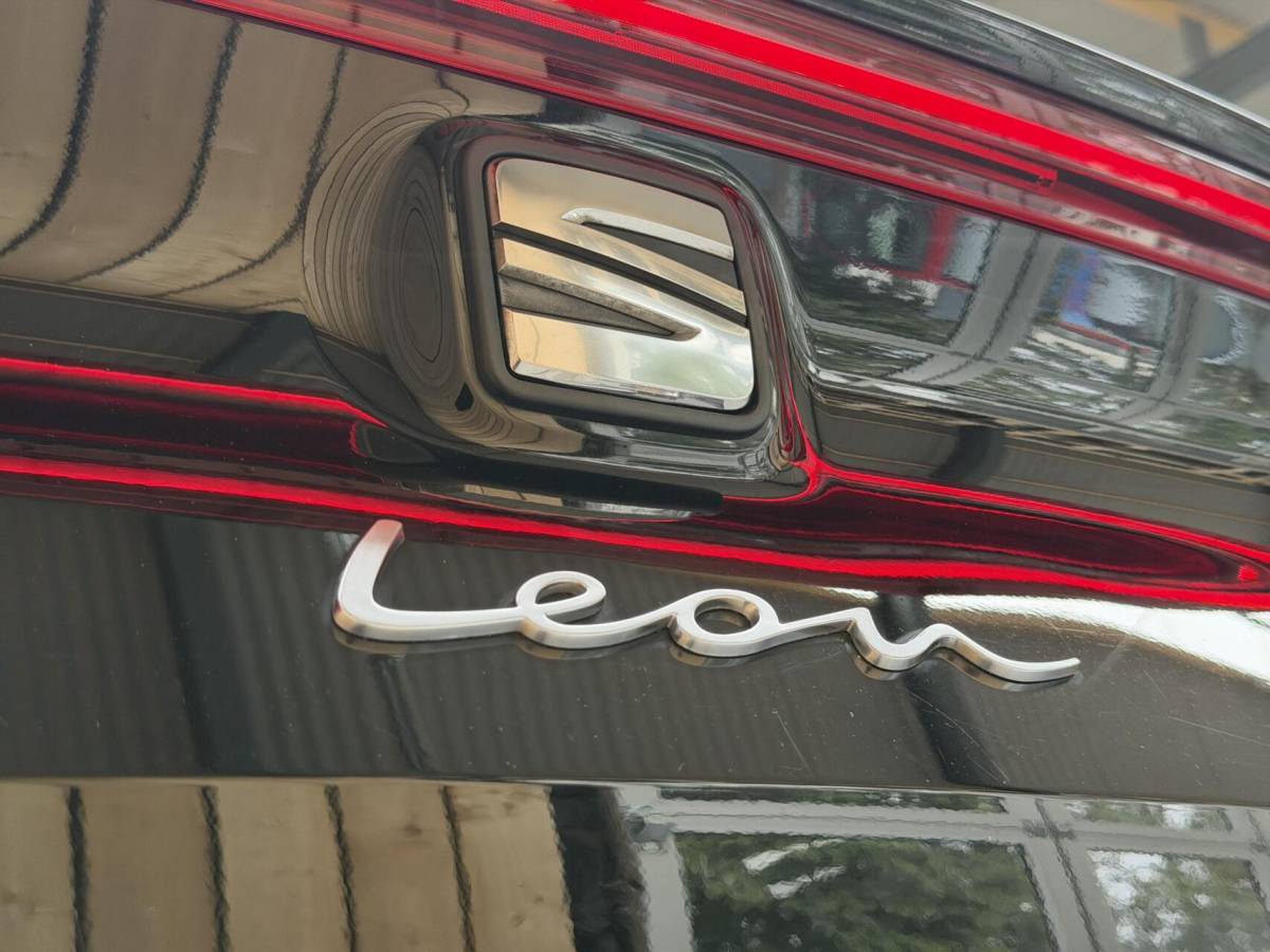 SEAT Leon Seat Leon Sportstourer 1.5 TSI Style Launch Edition Apple CarPlay/Android Auto | Adaptieve cruise control | Climate control | Getint glas |  LED koplampen | Navigatiesysteem | Rijstrooksensor | Parkeersensoren voor en achter
