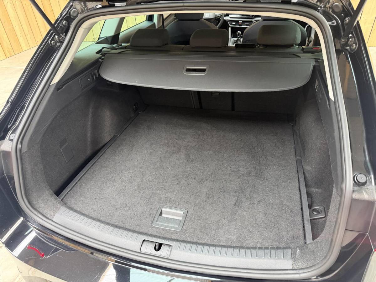 SEAT Leon Seat Leon Sportstourer 1.5 TSI Style Launch Edition Apple CarPlay/Android Auto | Adaptieve cruise control | Climate control | Getint glas |  LED koplampen | Navigatiesysteem | Rijstrooksensor | Parkeersensoren voor en achter