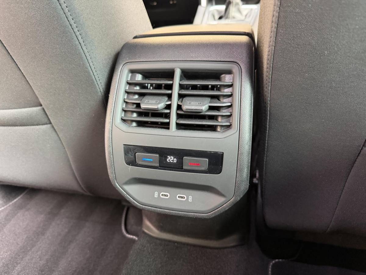 SEAT Leon Seat Leon Sportstourer 1.5 TSI Style Launch Edition Apple CarPlay/Android Auto | Adaptieve cruise control | Climate control | Getint glas |  LED koplampen | Navigatiesysteem | Rijstrooksensor | Parkeersensoren voor en achter