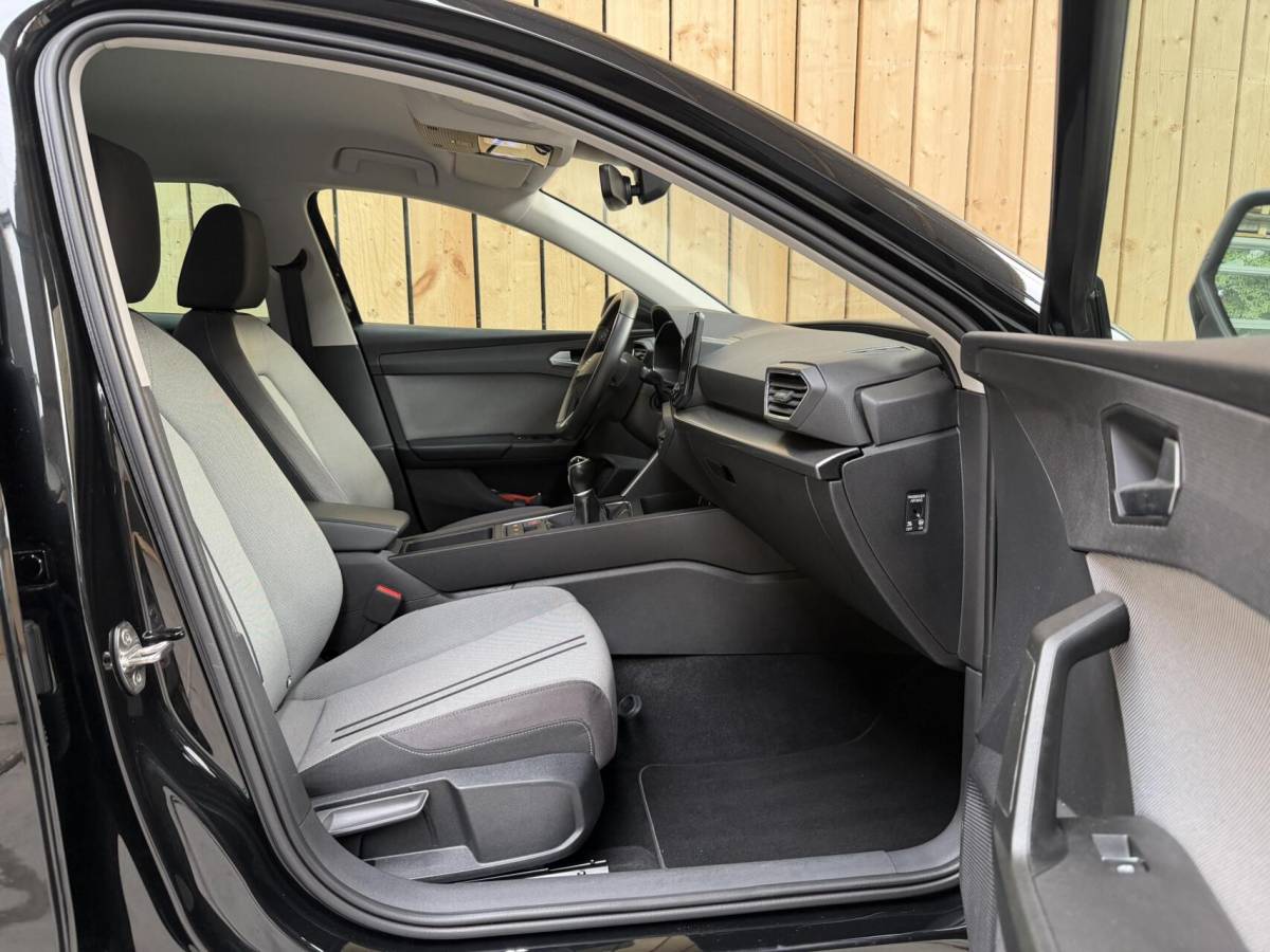 SEAT Leon Seat Leon Sportstourer 1.5 TSI Style Launch Edition Apple CarPlay/Android Auto | Adaptieve cruise control | Climate control | Getint glas |  LED koplampen | Navigatiesysteem | Rijstrooksensor | Parkeersensoren voor en achter