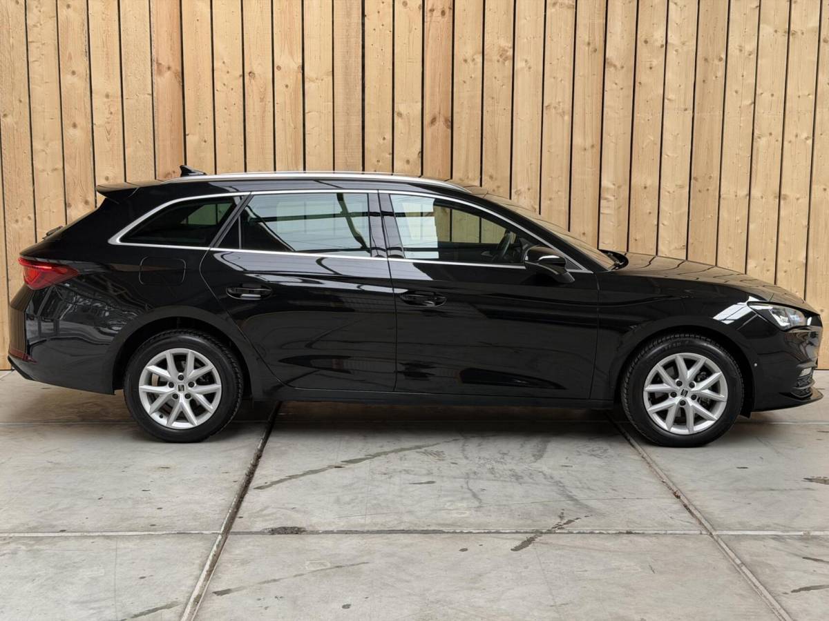 SEAT Leon Seat Leon Sportstourer 1.5 TSI Style Launch Edition Apple CarPlay/Android Auto | Adaptieve cruise control | Climate control | Getint glas |  LED koplampen | Navigatiesysteem | Rijstrooksensor | Parkeersensoren voor en achter