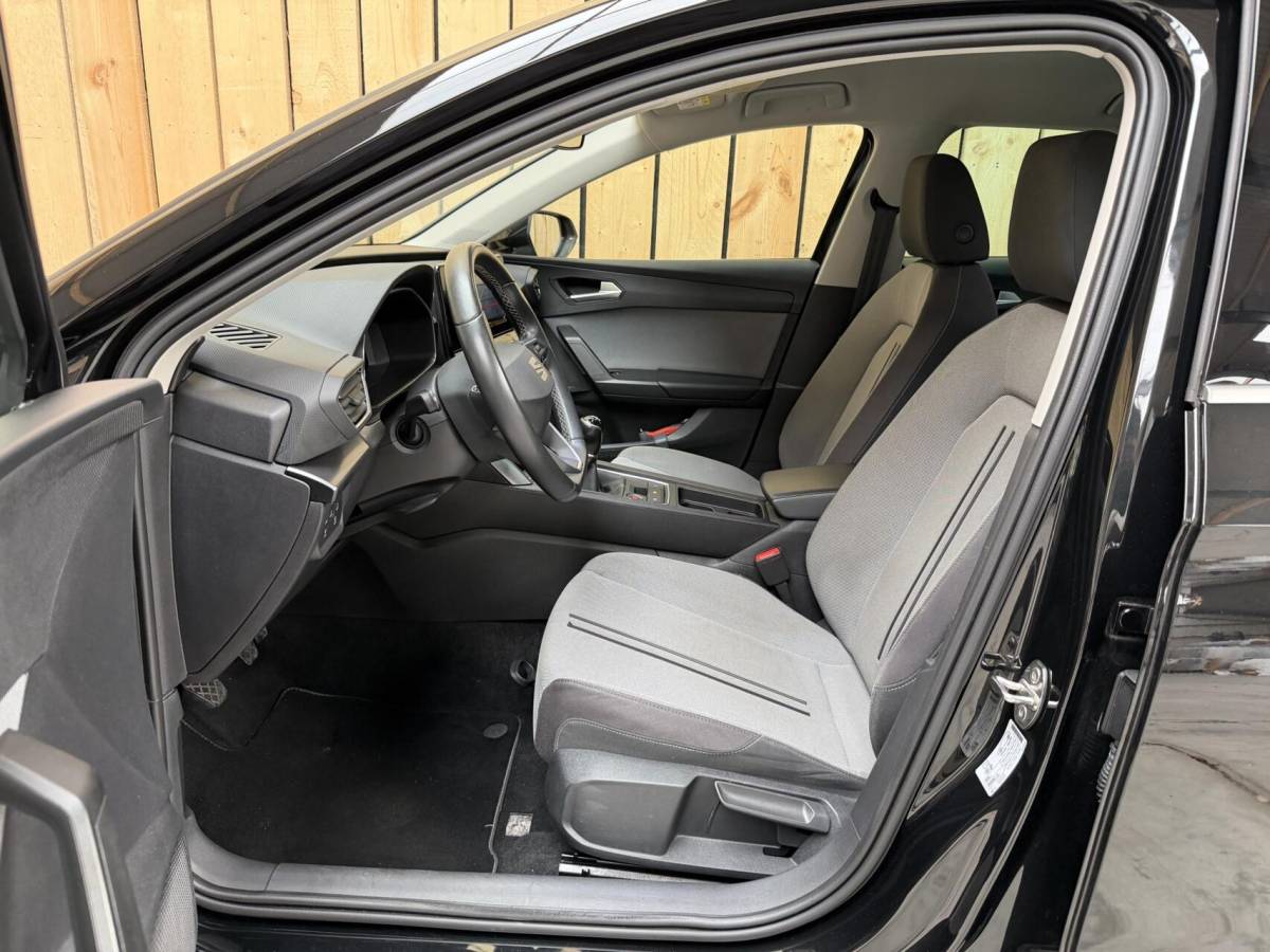 SEAT Leon Seat Leon Sportstourer 1.5 TSI Style Launch Edition Apple CarPlay/Android Auto | Adaptieve cruise control | Climate control | Getint glas |  LED koplampen | Navigatiesysteem | Rijstrooksensor | Parkeersensoren voor en achter