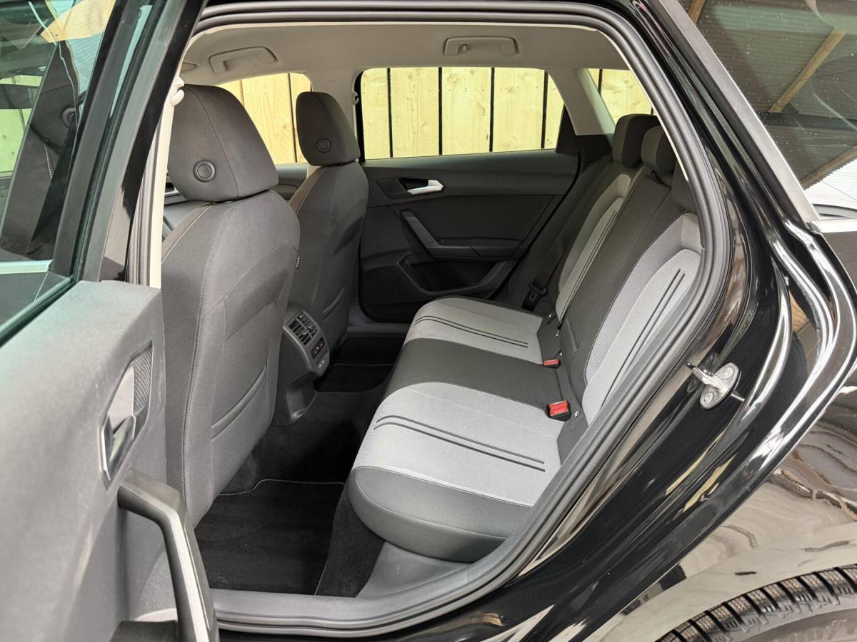 SEAT Leon Seat Leon Sportstourer 1.5 TSI Style Launch Edition Apple CarPlay/Android Auto | Adaptieve cruise control | Climate control | Getint glas |  LED koplampen | Navigatiesysteem | Rijstrooksensor | Parkeersensoren voor en achter