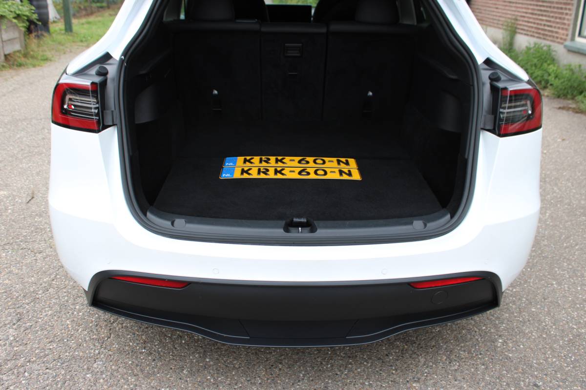 Tesla Model Y Tesla Model Y Long Range AWD 75 kWh SOh 90.6% LEER NAVI PANO 124000KM!!!