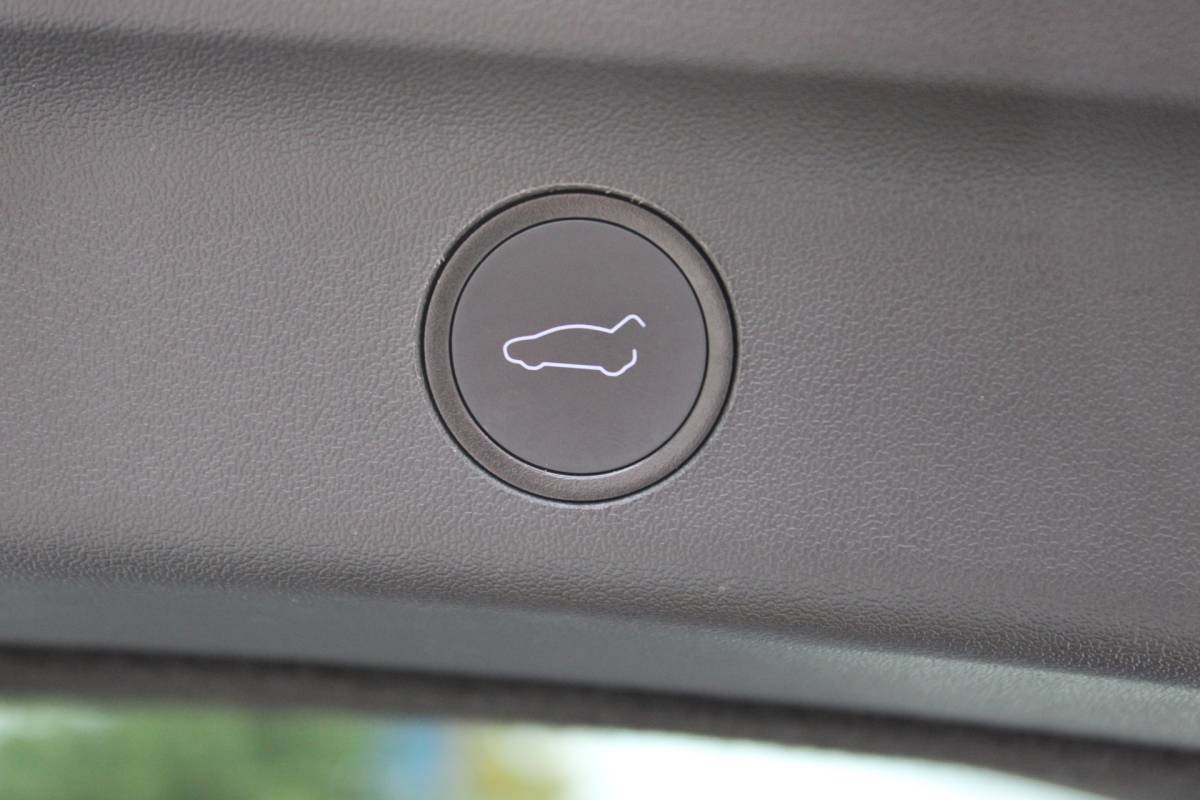 Tesla Model Y Tesla Model Y Long Range AWD 75 kWh SOh 90.6% LEER NAVI PANO 124000KM!!!