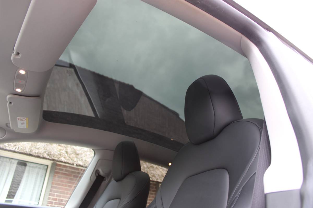 Tesla Model Y Tesla Model Y Long Range AWD 75 kWh SOh 90.6% LEER NAVI PANO 124000KM!!!