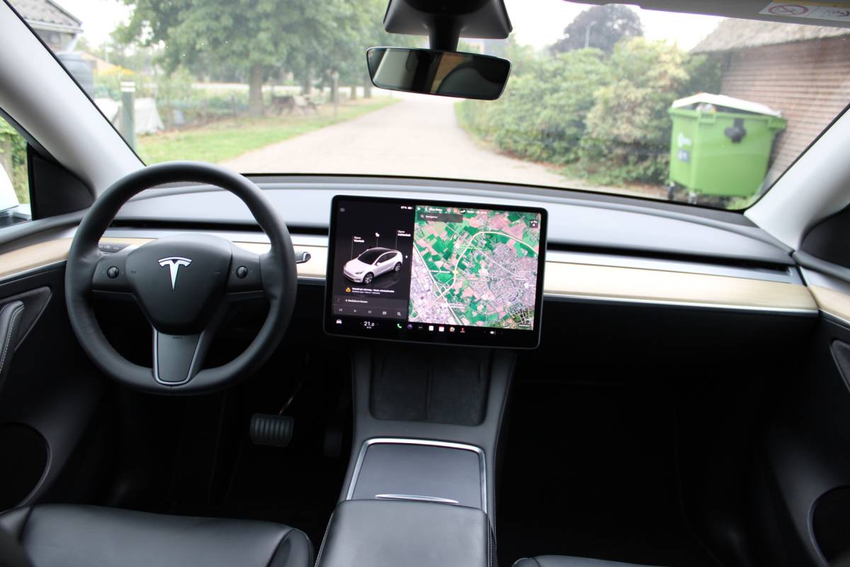 Tesla Model Y Tesla Model Y Long Range AWD 75 kWh SOh 90.6% LEER NAVI PANO 124000KM!!!