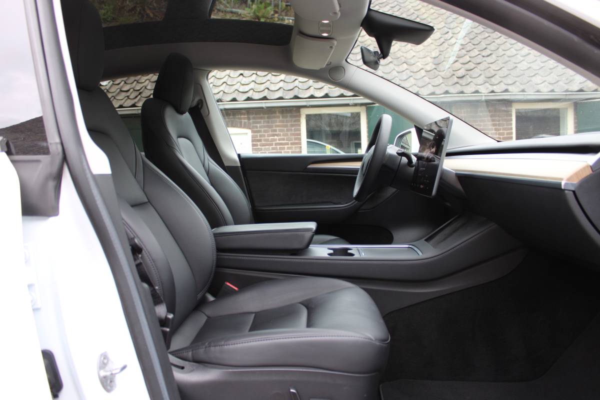 Tesla Model Y Tesla Model Y Long Range AWD 75 kWh SOh 90.6% LEER NAVI PANO 124000KM!!!