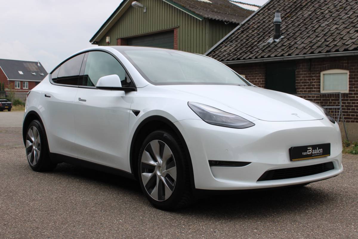 Tesla Model Y Tesla Model Y Long Range AWD 75 kWh SOh 90.6% LEER NAVI PANO 124000KM!!!