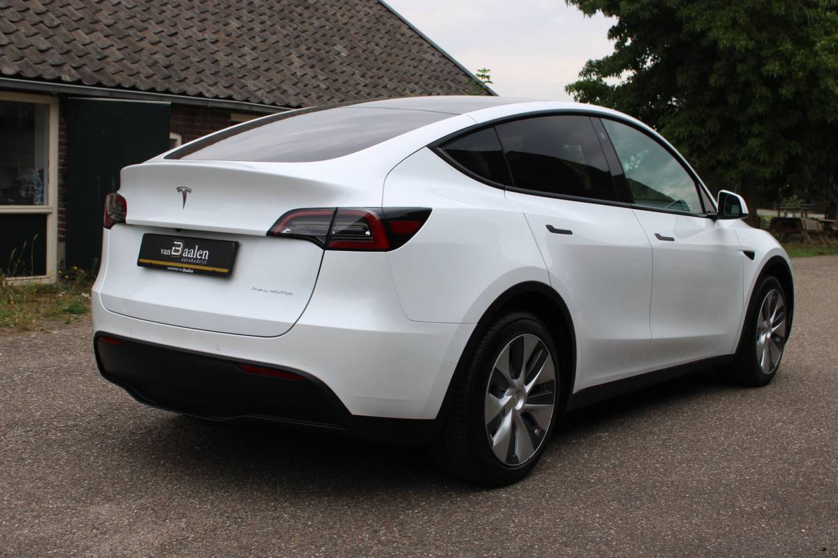 Tesla Model Y Tesla Model Y Long Range AWD 75 kWh SOh 90.6% LEER NAVI PANO 124000KM!!!